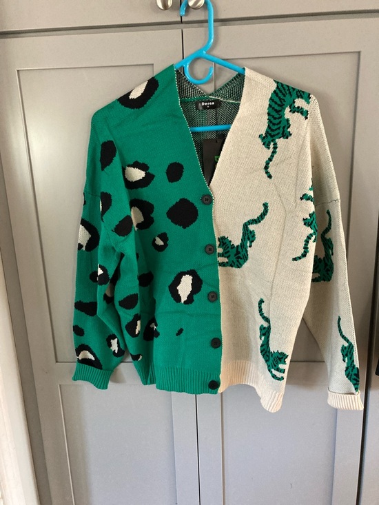 Derax Sweaters - Derax Sweater Tiger Print NWT